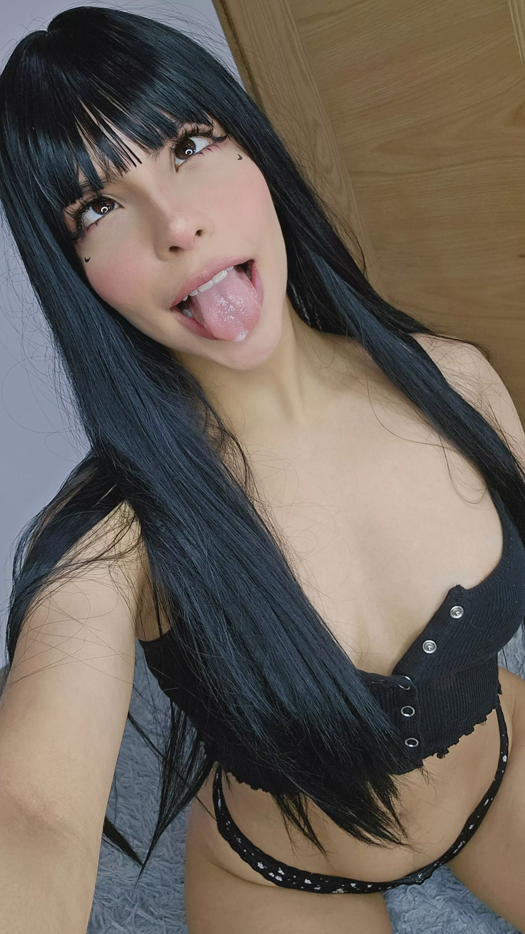 up for some naughty fun tonight? let's swap naughty pics and have a good time!