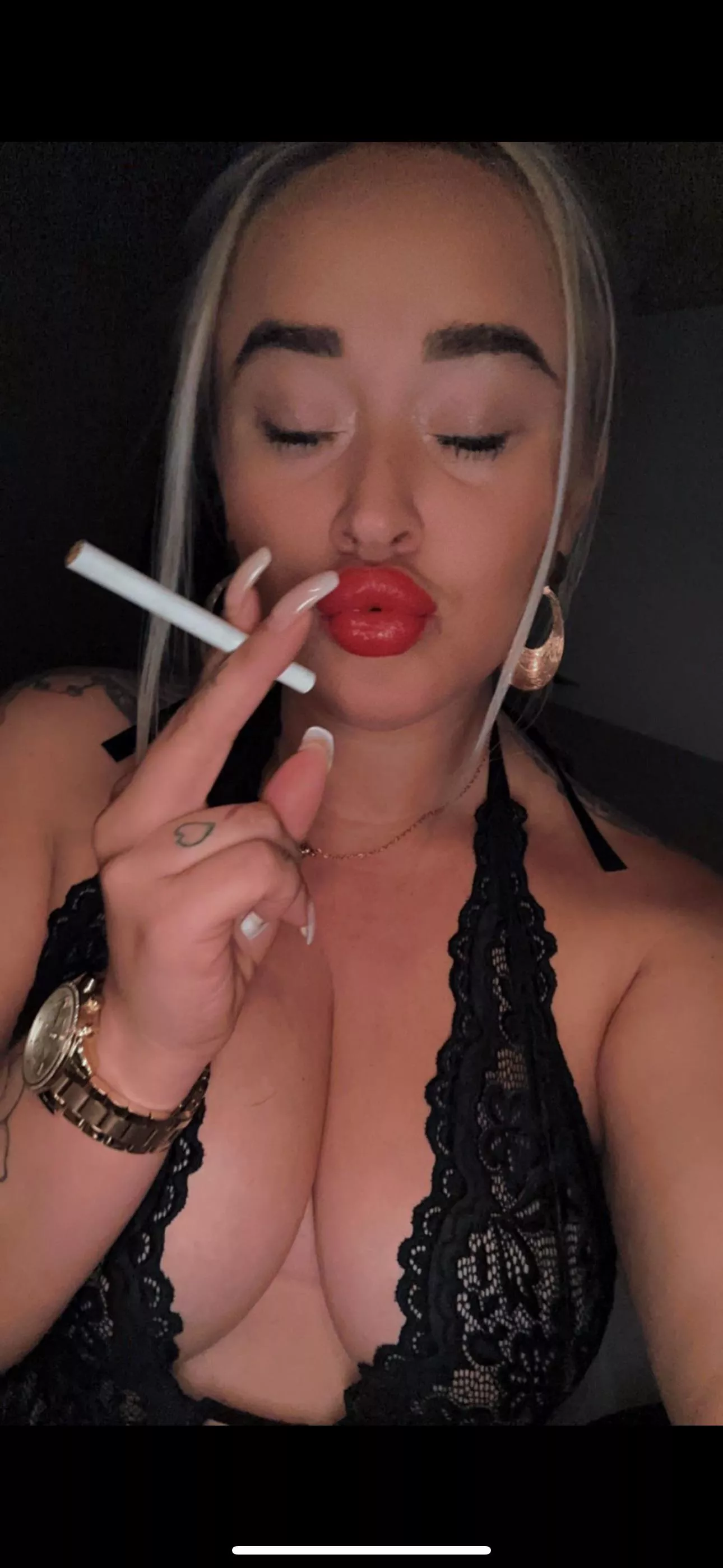 Waiting for youuuu 🚬💋