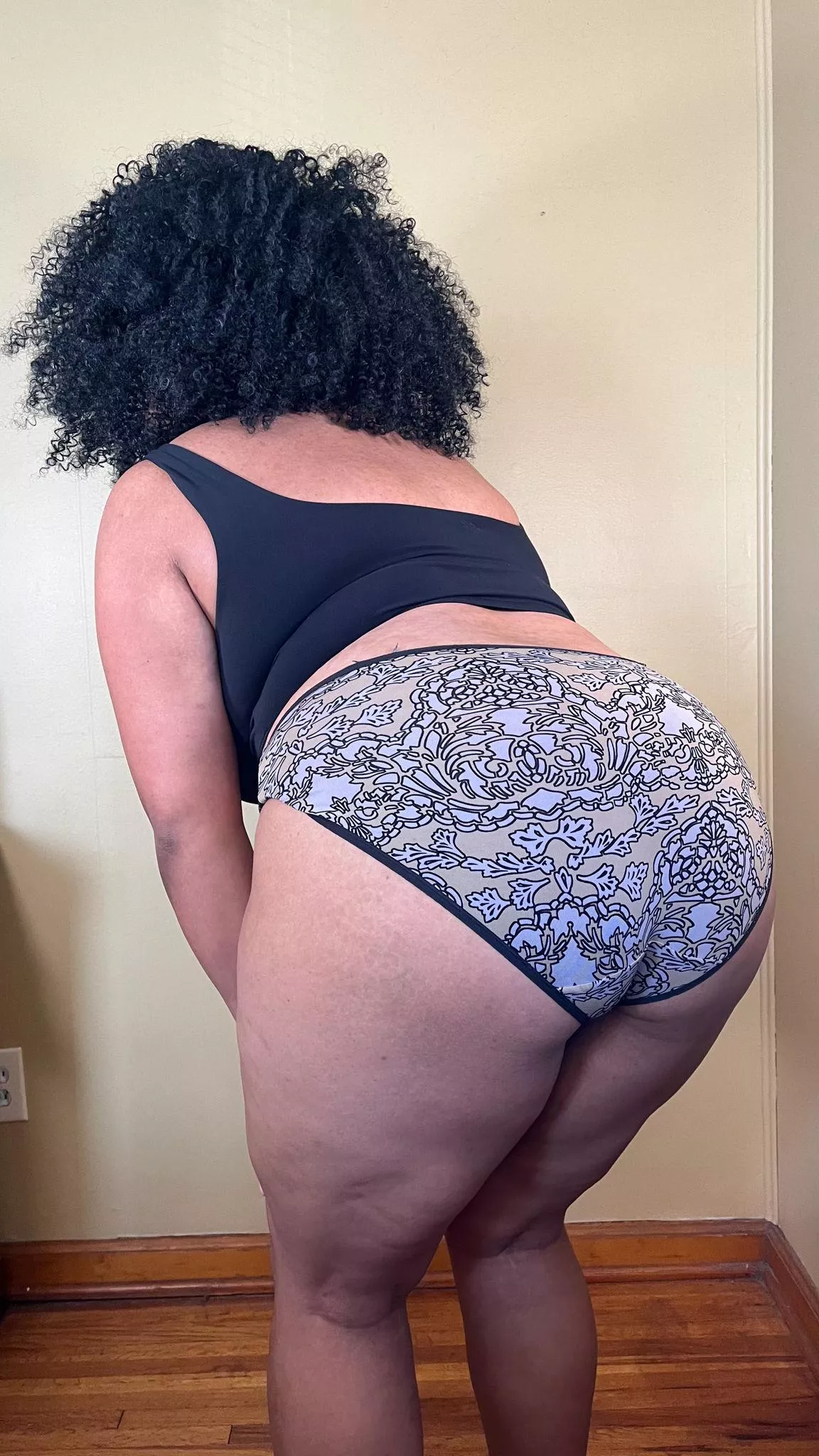 Wanna workout? I heard making out burns 6.4 calories a minute.