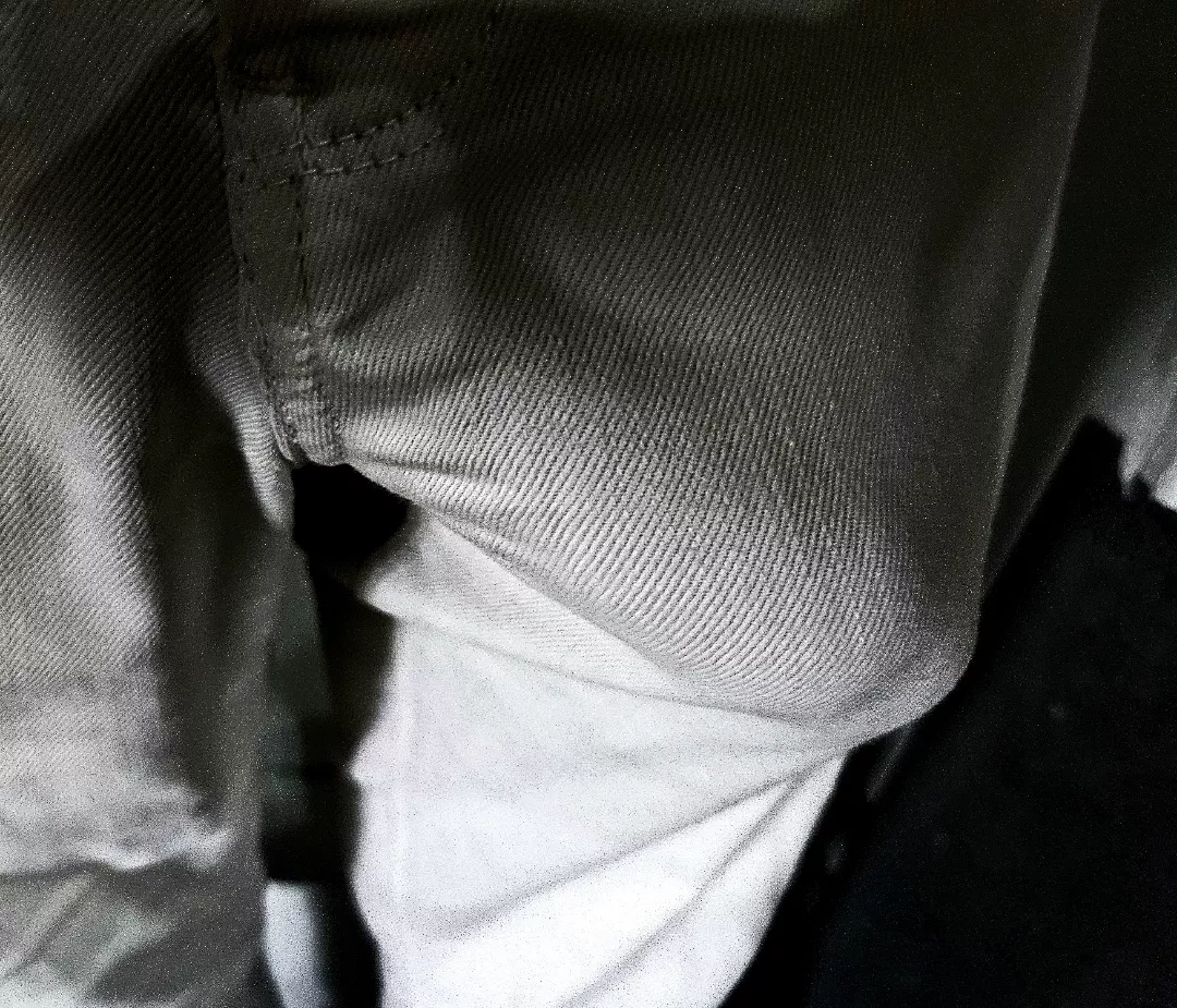 We are in the bus, and I'm right in front of you because I can't sit and this is your view, wdyd ?