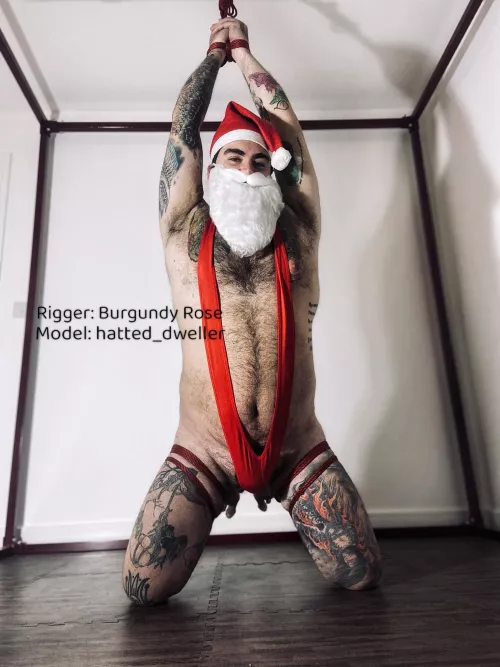 We know Santa works one day a year, but what he’s up the rest? 😁