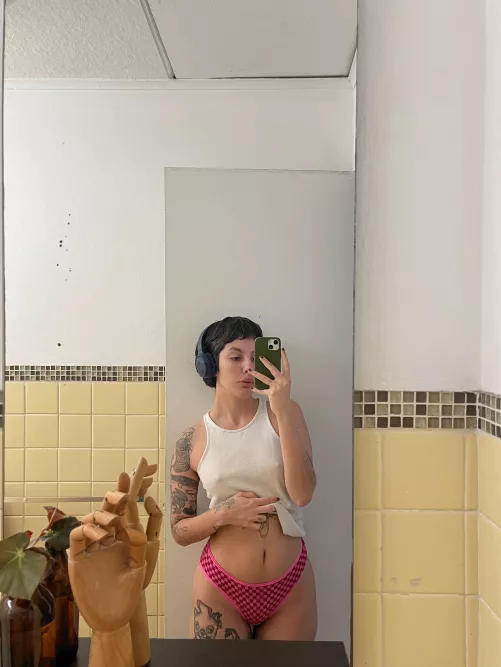 wife-pleaser as the official boi uniform