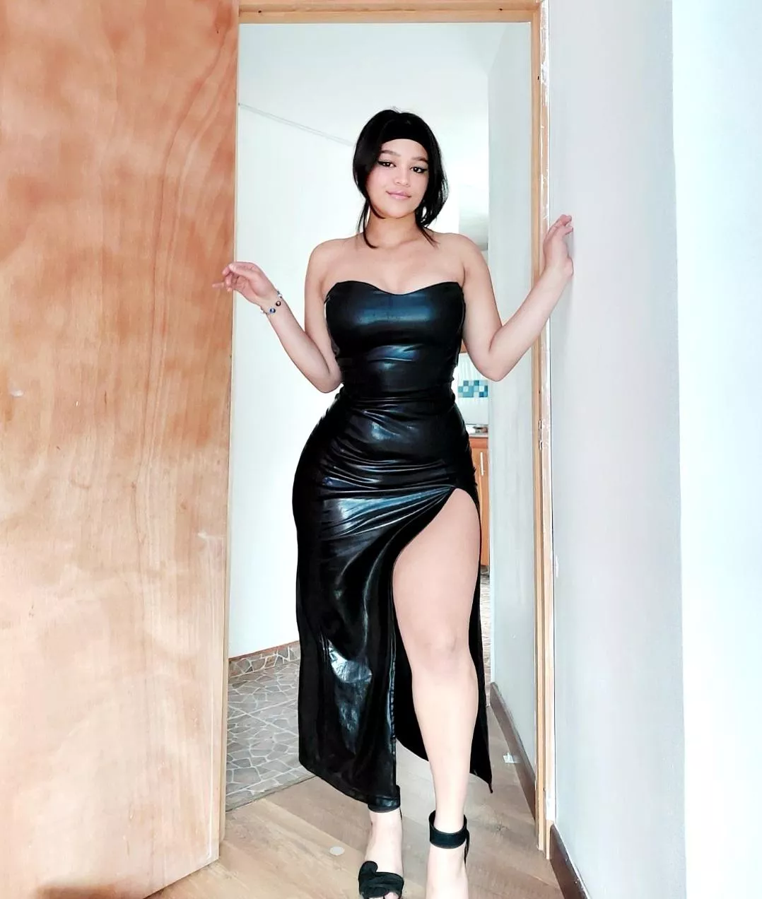 Would you go out with me to a meeting of friends? 🤔