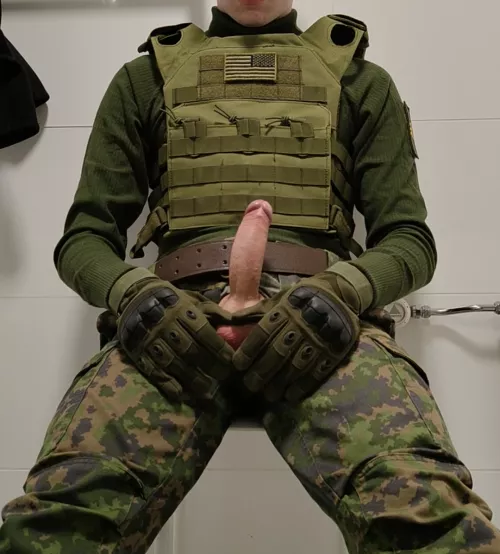 Would you sit on this army twink?😈🍆