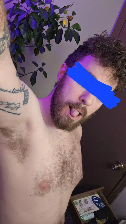 You come in thr bathroom and find me taking this pic....what do you do? 😈