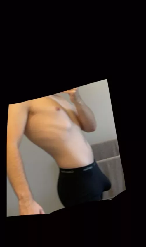 19 with big dick fit bro group. 18-23 send asl and pic to @jack19s