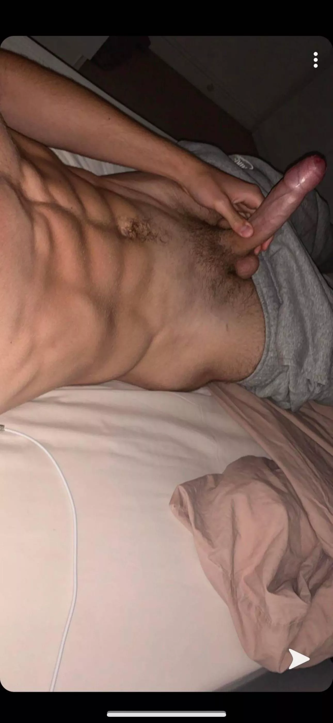 21 hmu hung and fit guys @officialerik.b