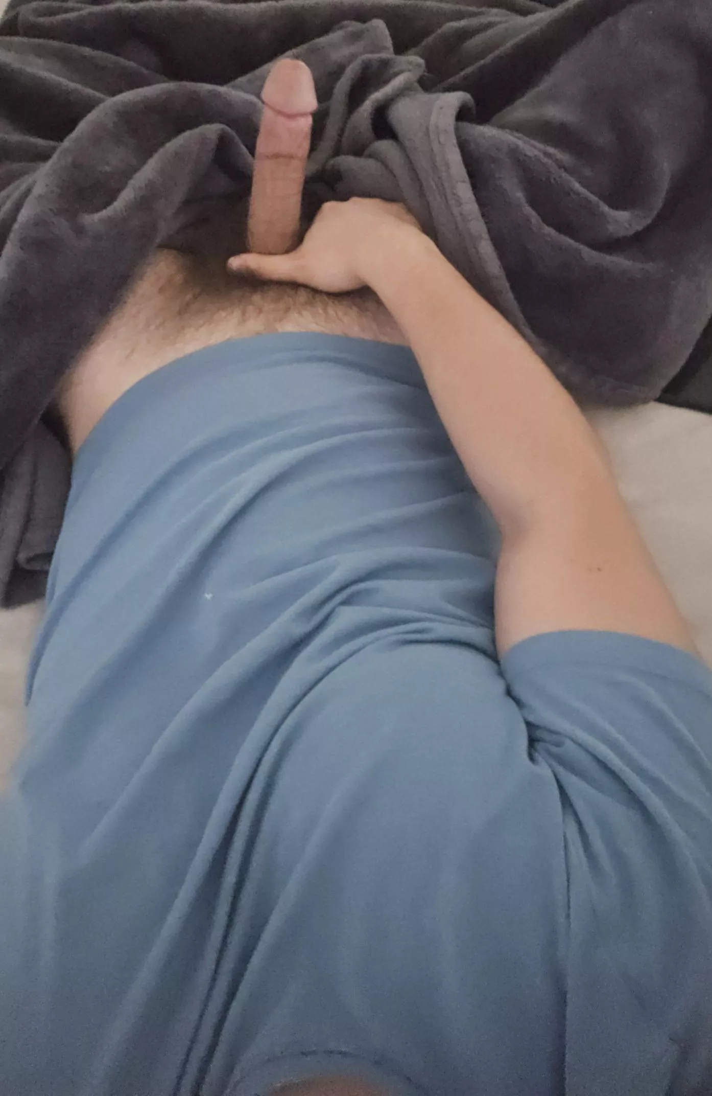 24 horny top looking for a bttm:) ericdo0100