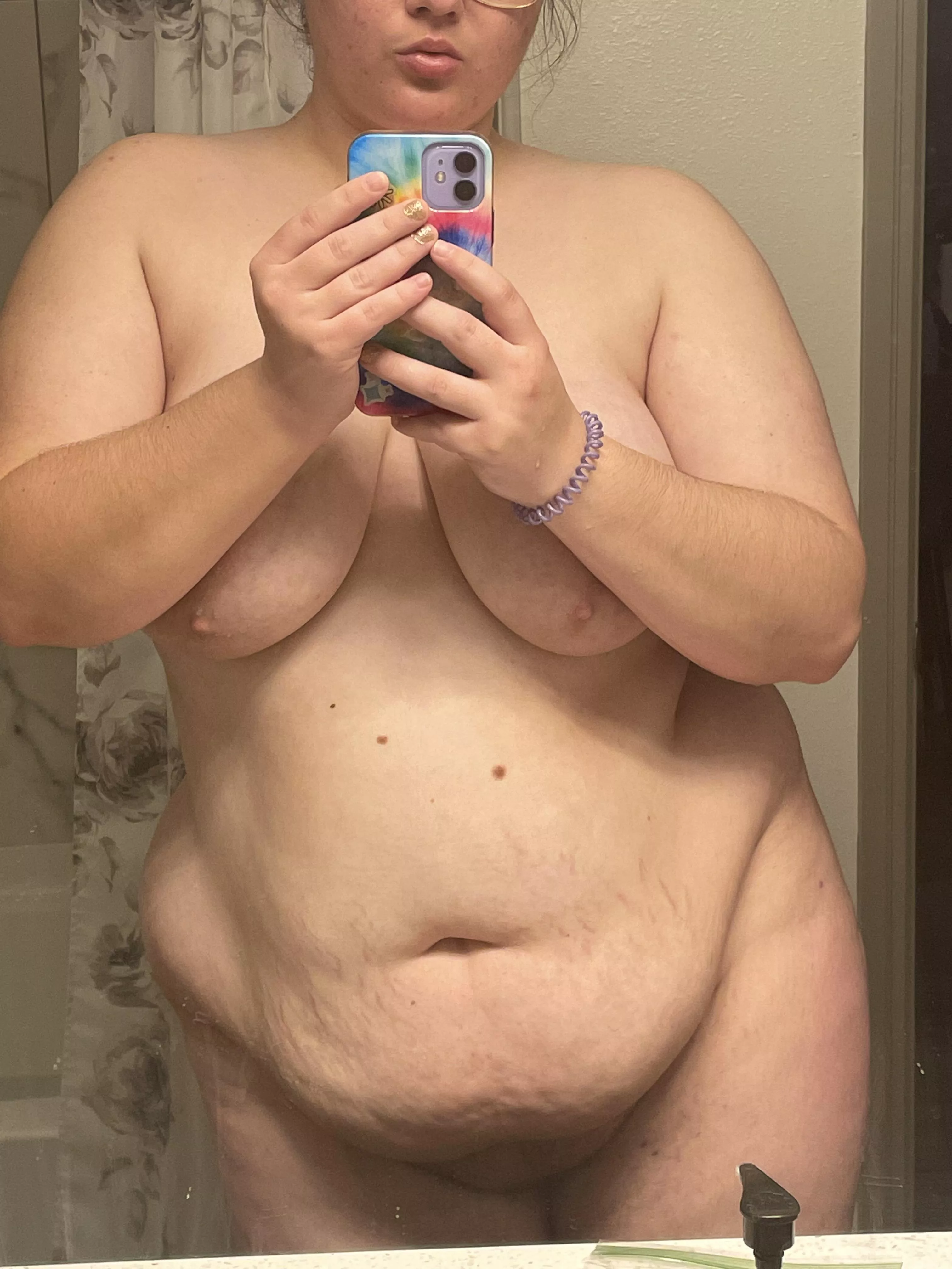 26f 5’5 230 Ibs and no, I don’t feel fat ❤️