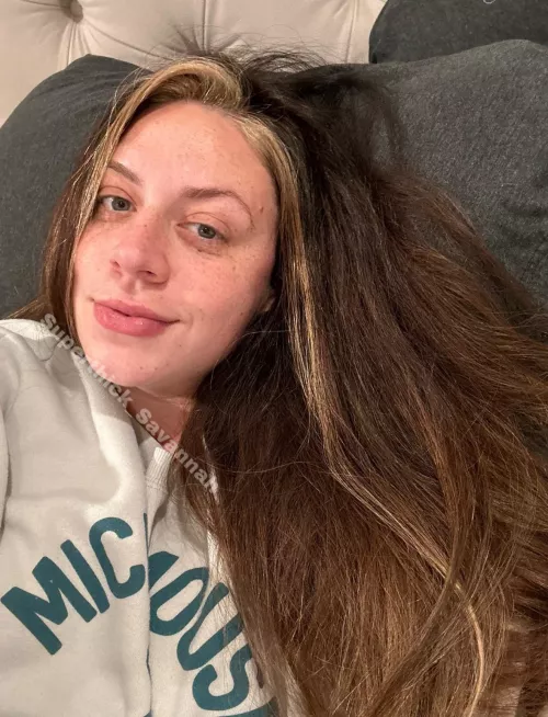 A natural morning selfie from this MILF