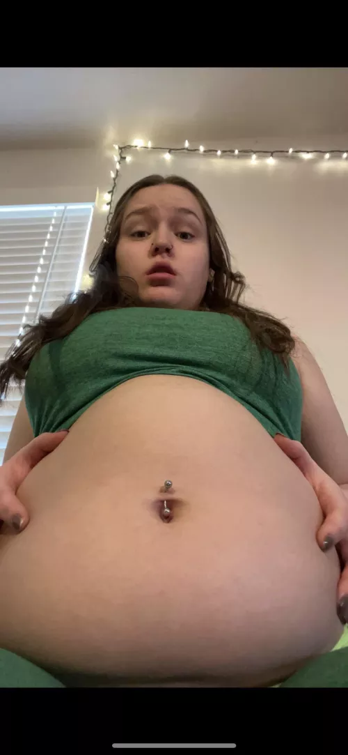 A whole large pizza and soda in this belly!😫🤤