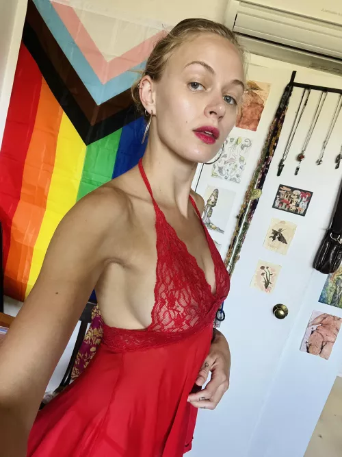 All natural sideboob in red xx