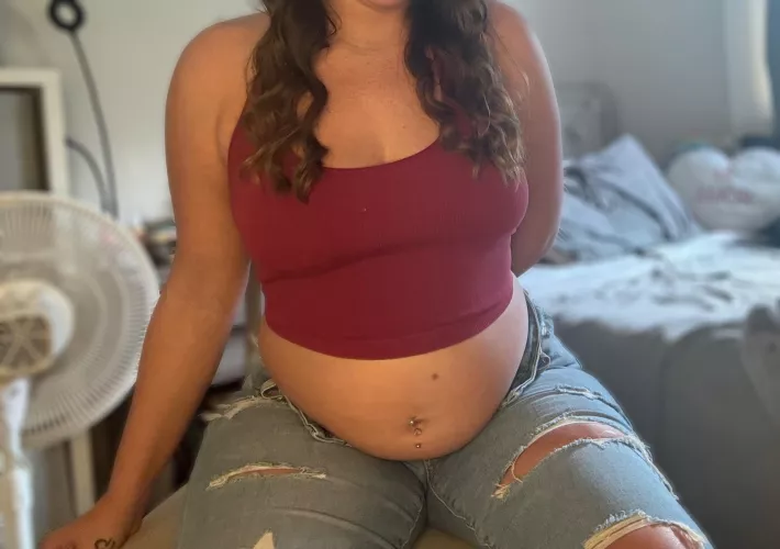 Belly offically rests comfortably on my thighs ❤️💫