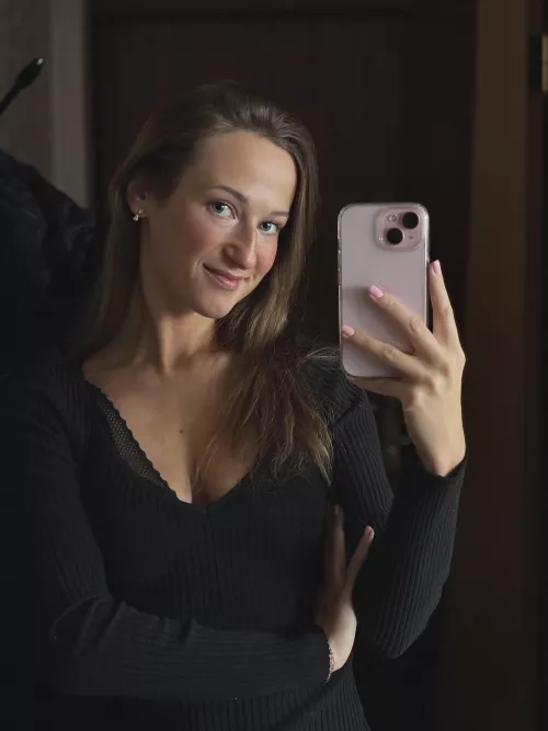 Black outfit is always classy