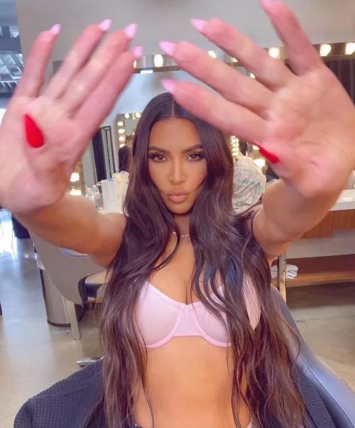 Couldn’t not finish over that gorgeous pink bra and those DS lips