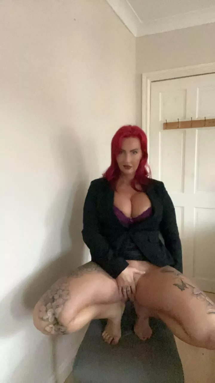 do you like mommys leather jacket😈🤤