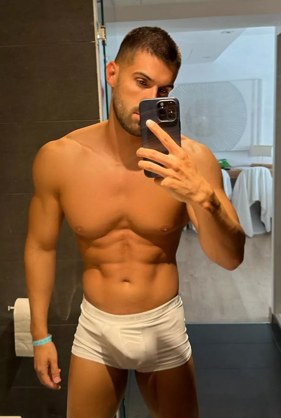 Do you think white is my color? 🫣