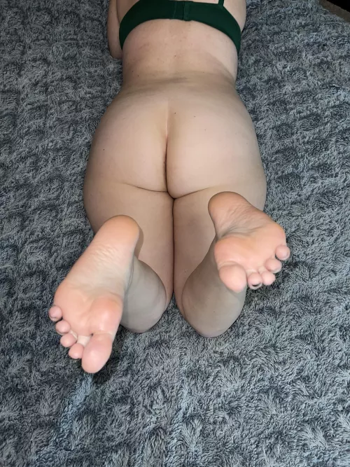 Don’t just stare at my OC soles. I insist you lick them before continuing on.