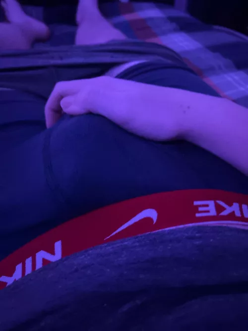 Fresh 18 looking to send w someone @m_clarkson12 be kinky