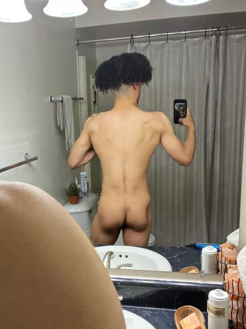 guess what we’re training today🍑