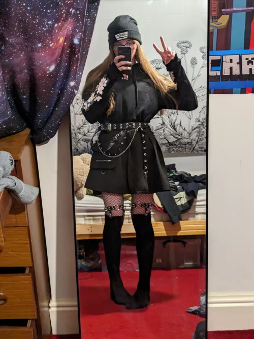 Hello to all the silly people in my phone :3