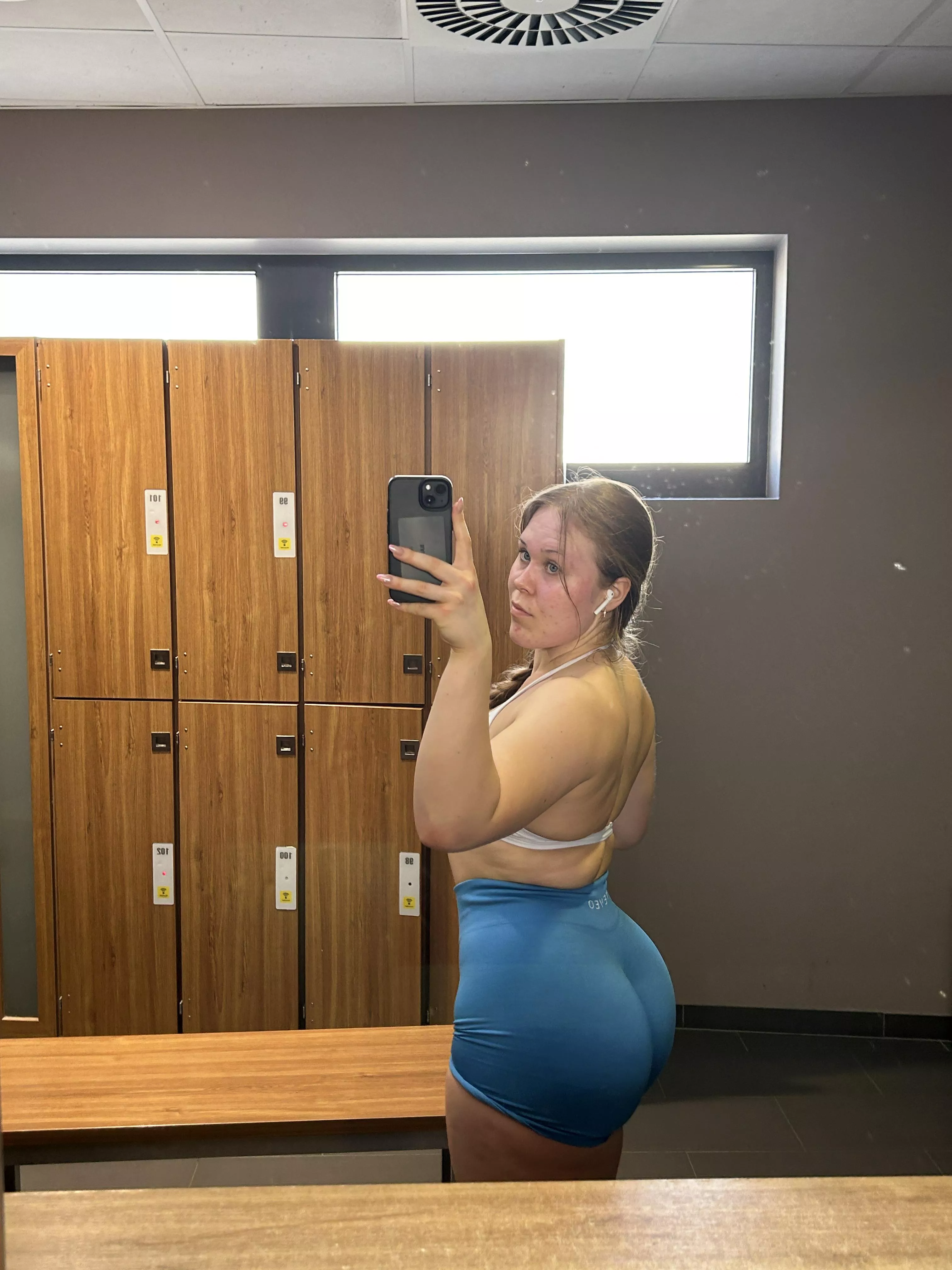 Honest opinion about my 20 y/o 45inch ass