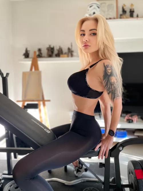 I always wanted to be a redhead, but this color doesn't suit me...