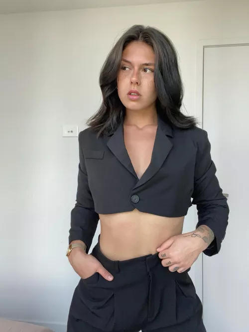 I feel pretty in my black top