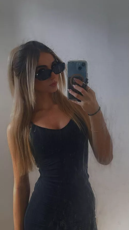 I feel so confident with this black tight dress 💖