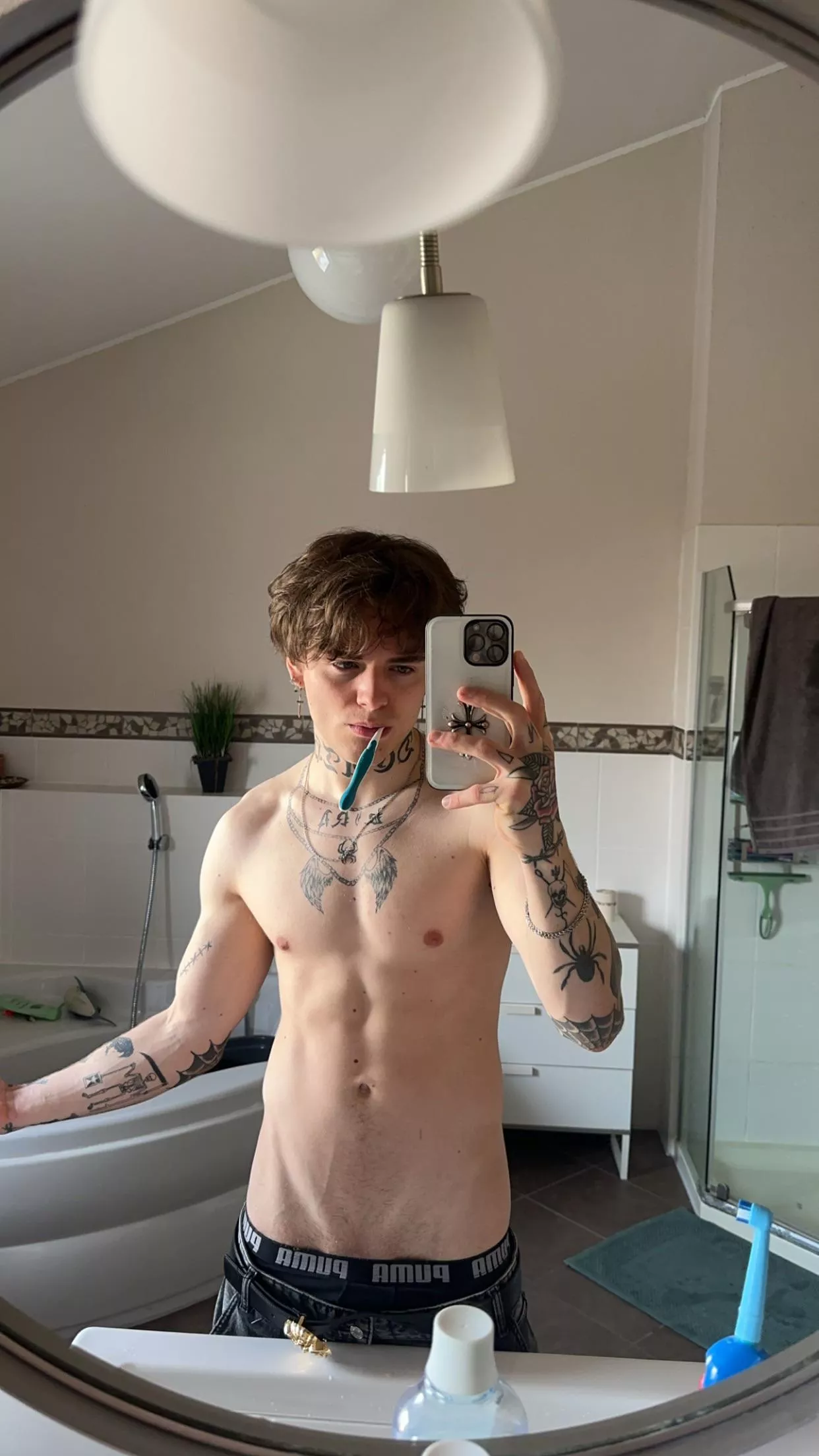 i hope ur into younger guys 😈