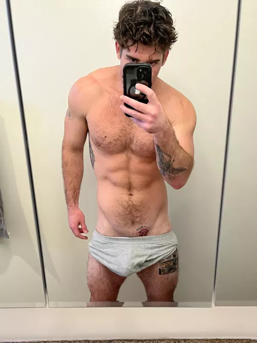 I need to find me a muscle mommy. DM me if that’s you