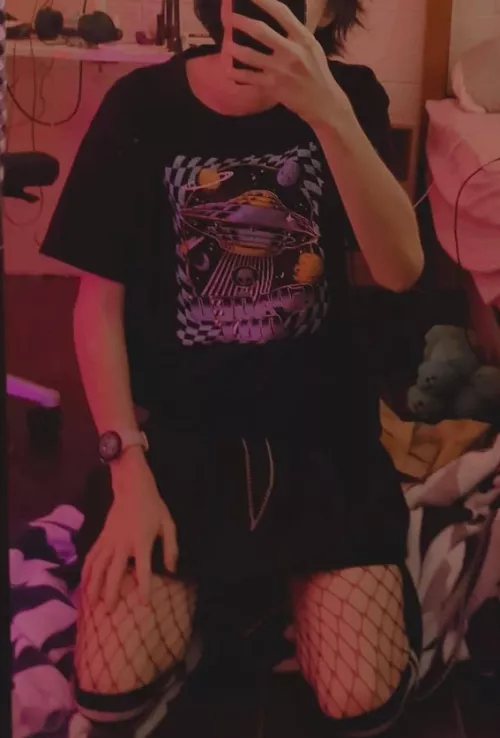 I really like all-black! >:3