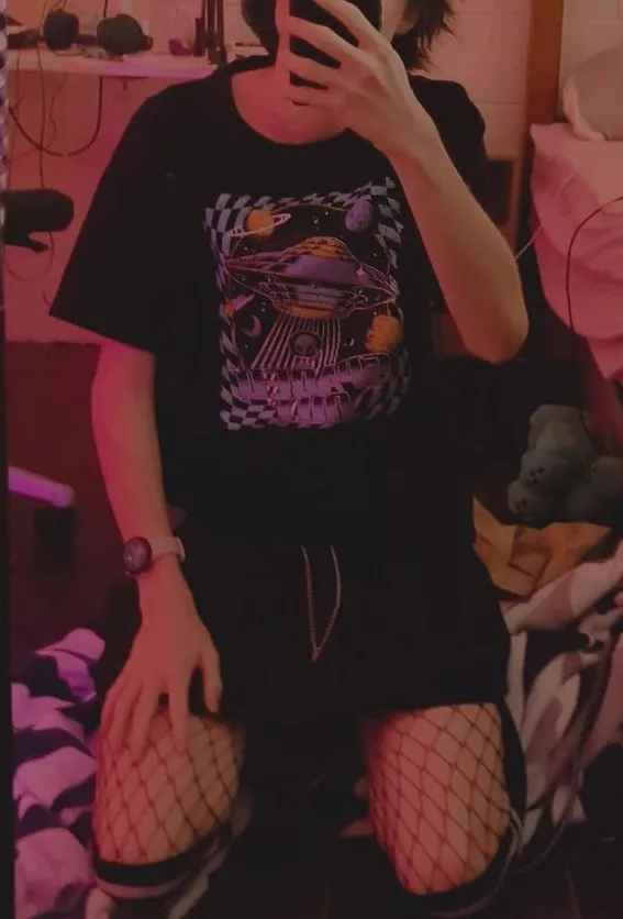 I really like all-black! >:3