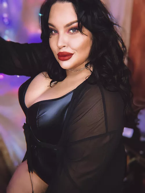 I'll be your woman in black ☺️