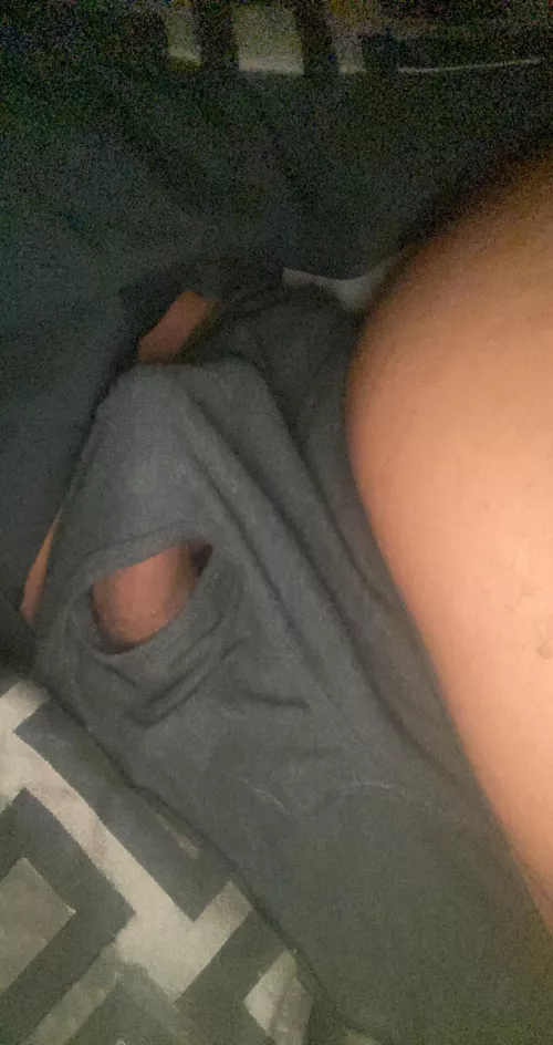 I’m 25, Anyone want to get to know each other? I’m into single guys only.