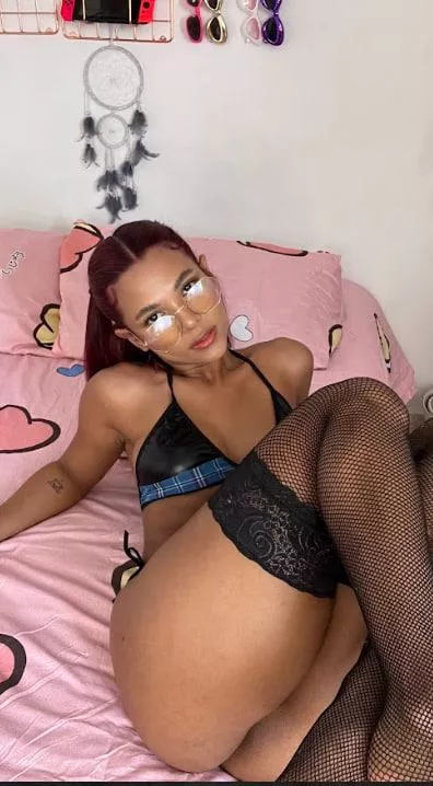 I'm too shy to spread my legs alone, I need some help