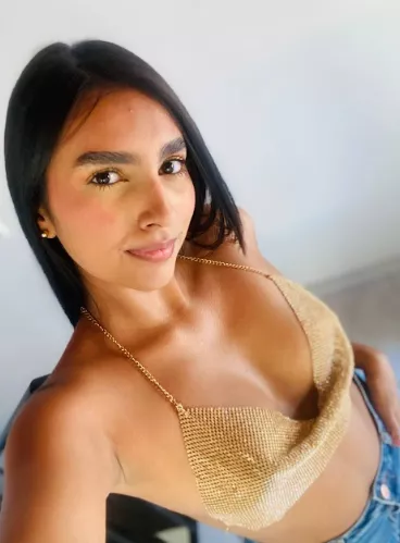 I've been told this top looks sexy on me