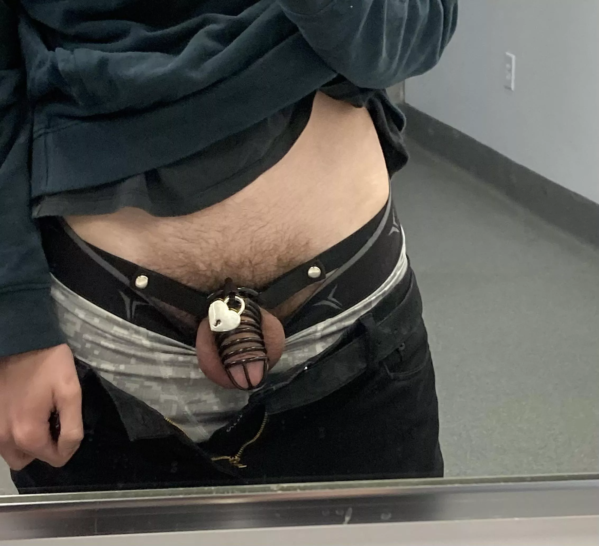 Just finished working out while caged :3