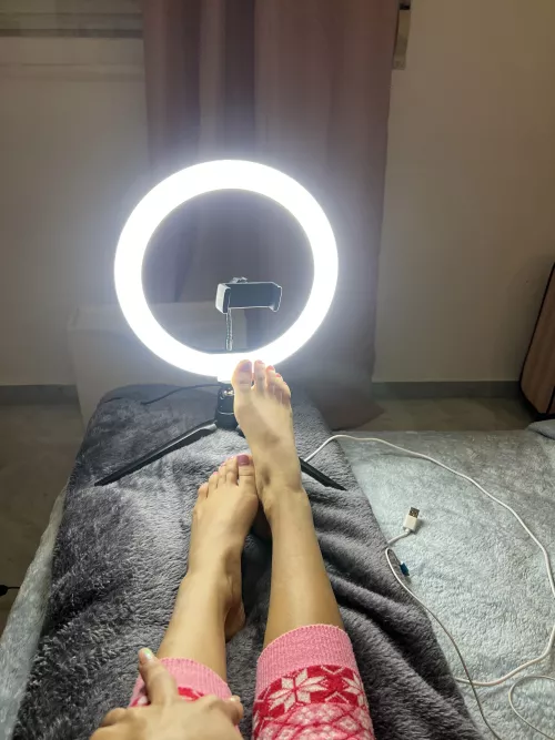 Just some cute petite feet in some light