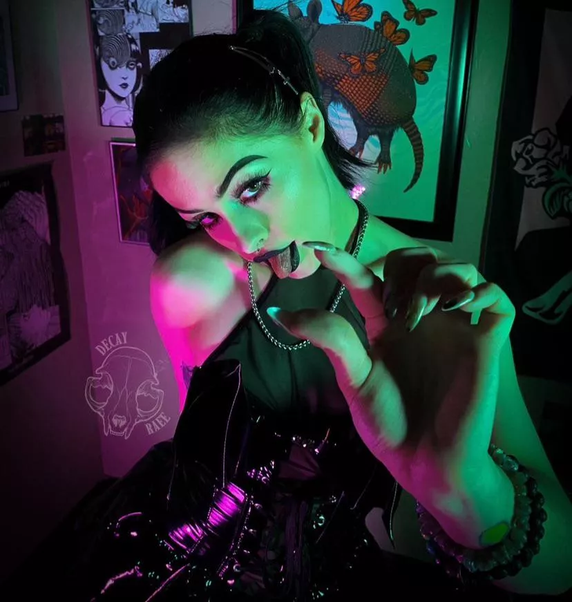 Little slut Raee (@decayraee) [onlyfans]