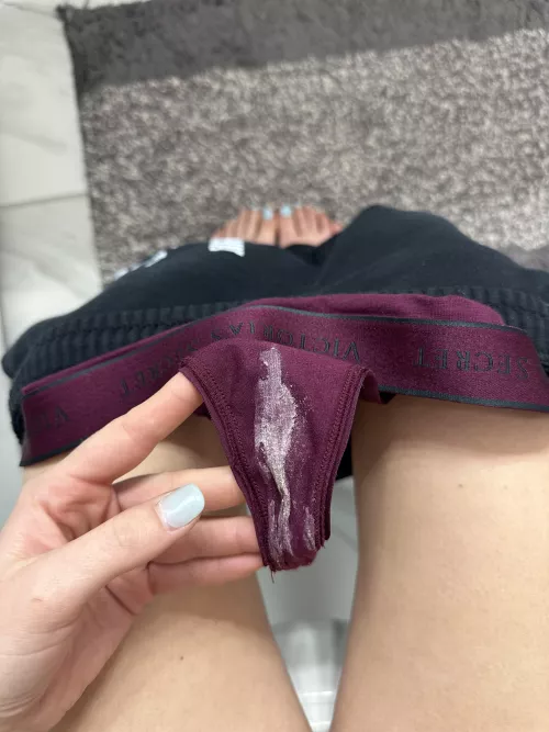 Make them wet again with your tongue 👅