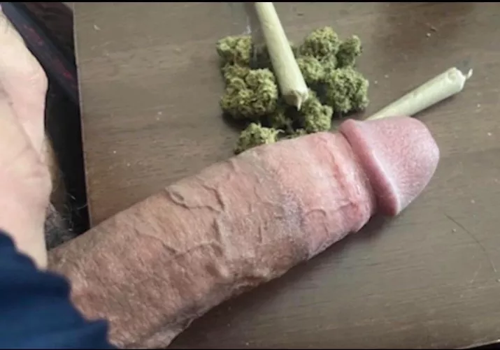 [m]Can’t wait to clock out 💨🌿🤘🏽