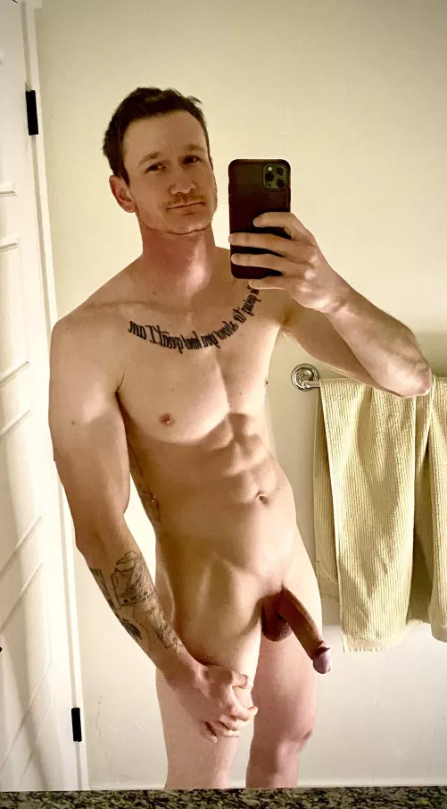 Mirror selfie to get your day started 😉