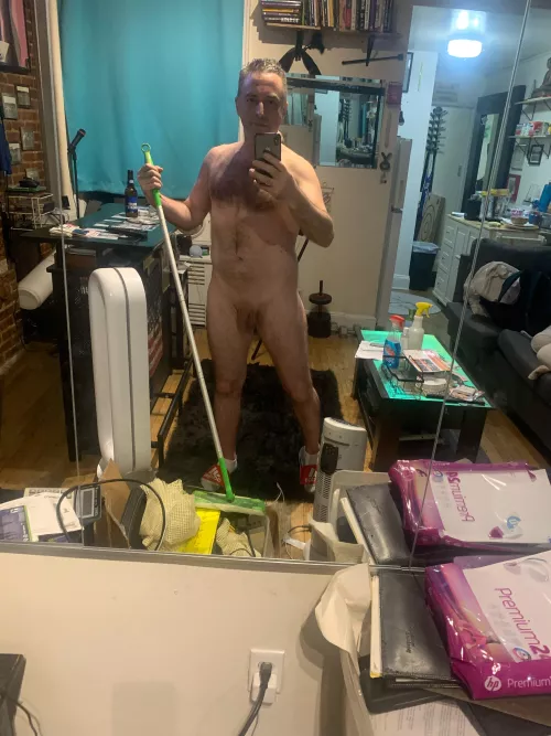 NAKED CLEANING APT HOPING NEIGHBORS WATCHING ;)