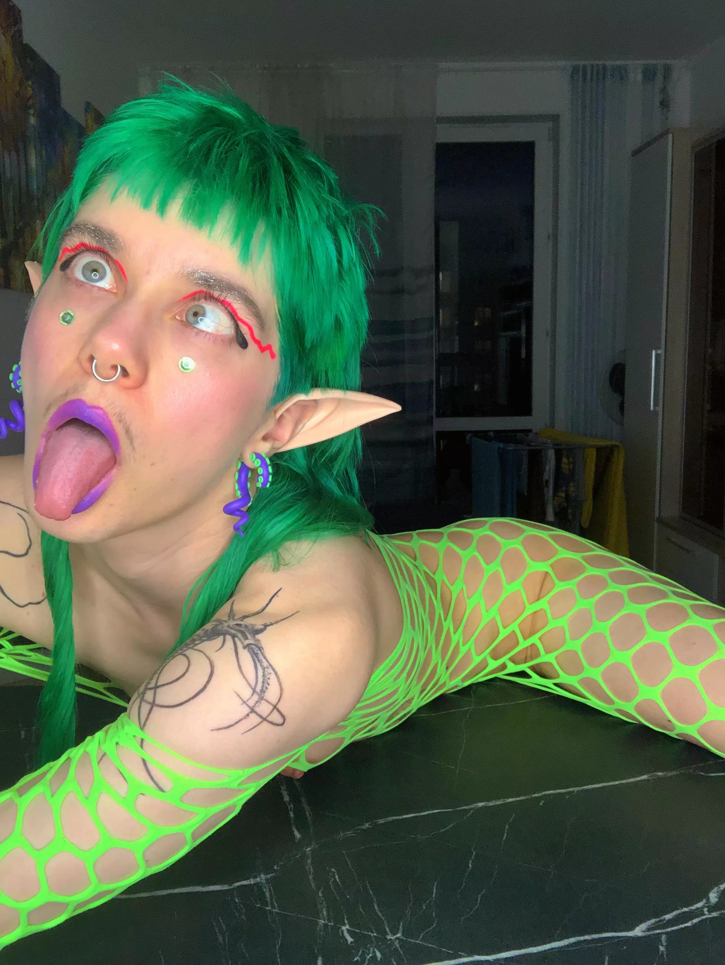 Naughty elf wants to play 👻[Enby]