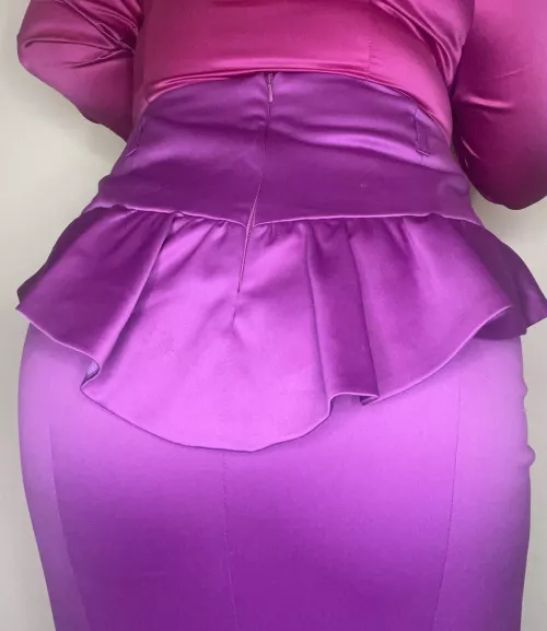 POV you walk into your office and see me bent over your desk leaving a note for you... what do you do?! 😉