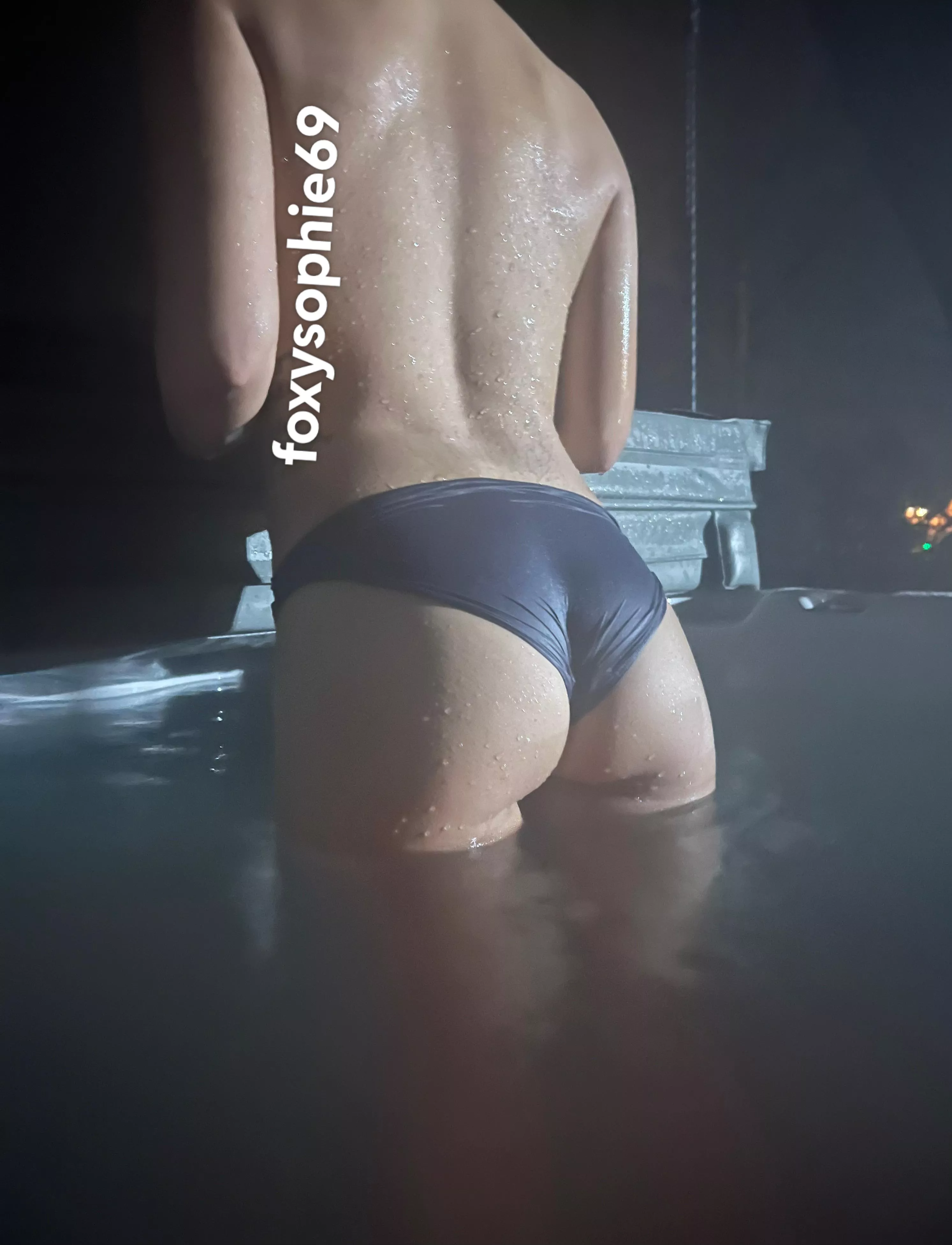 pull them down and bend me over🙃