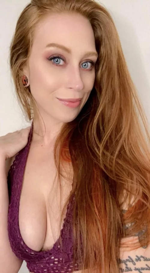 reddit redhead cleavage