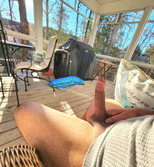 Relaxing outside 😎