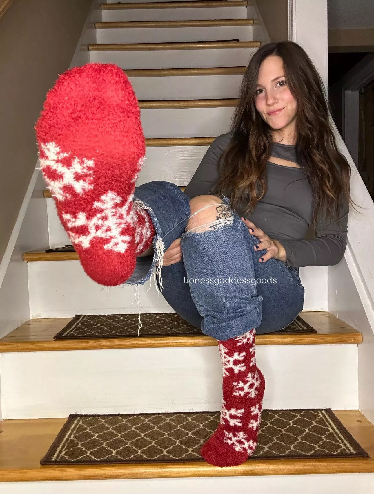 [Selling] Cute girls wear cute socks. Menu & drawer pinned. Free shipping, tracking #, pow photo included